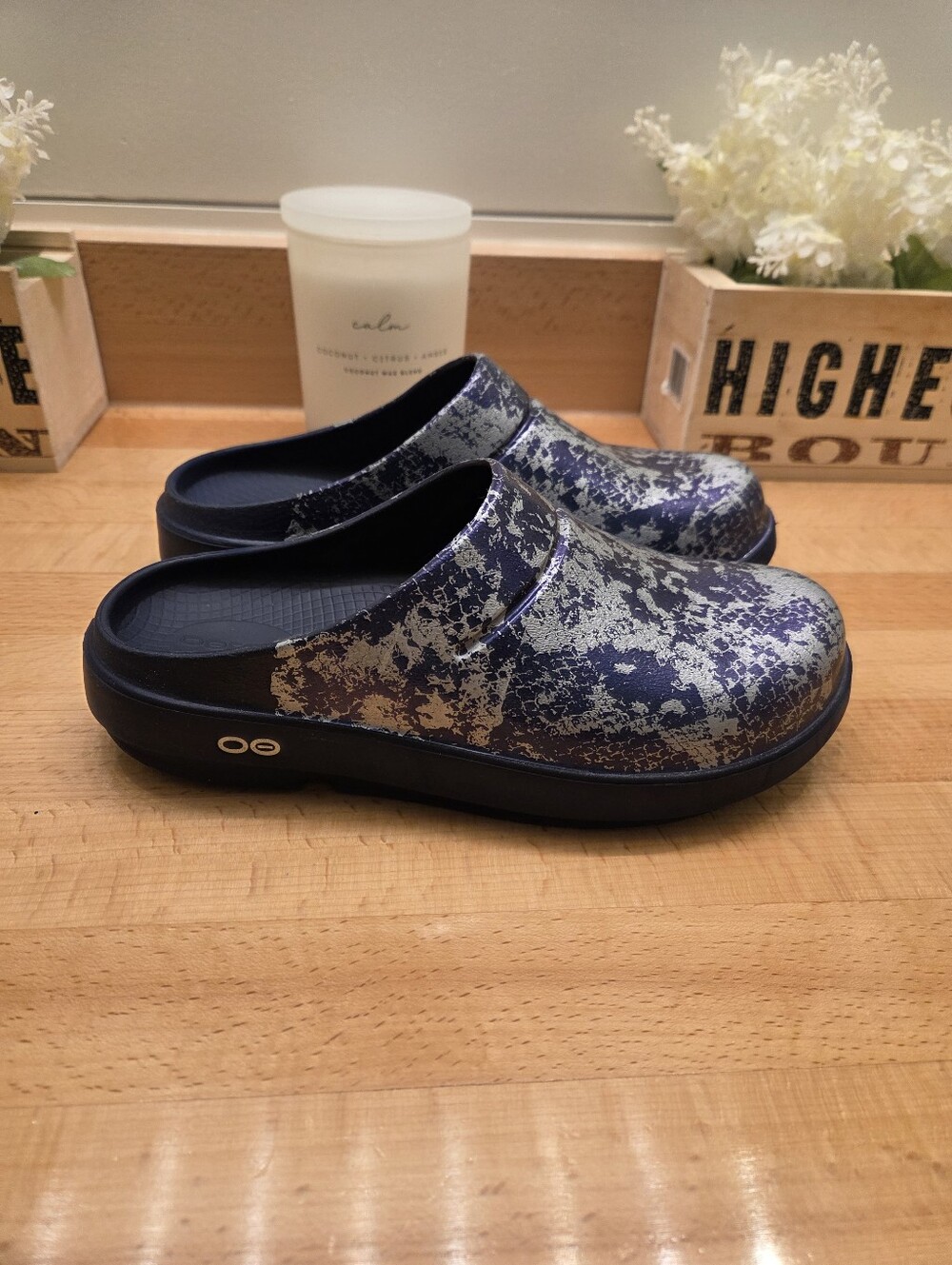 Oofos OOcloog Limited Edition Clog Navy Blue Silver Snake Women's Size 8